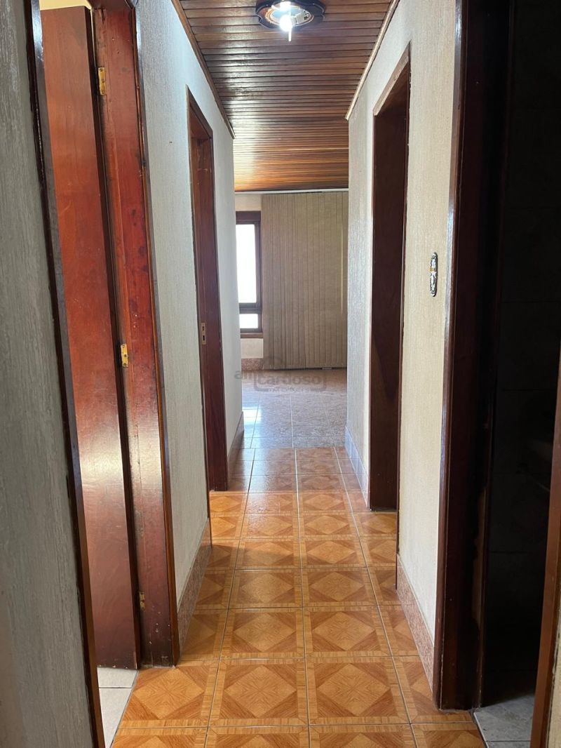 Casa com 6 quartos, 3 banheiros e 200m² para alugar no bairro Morada do Vale I, Gravatai