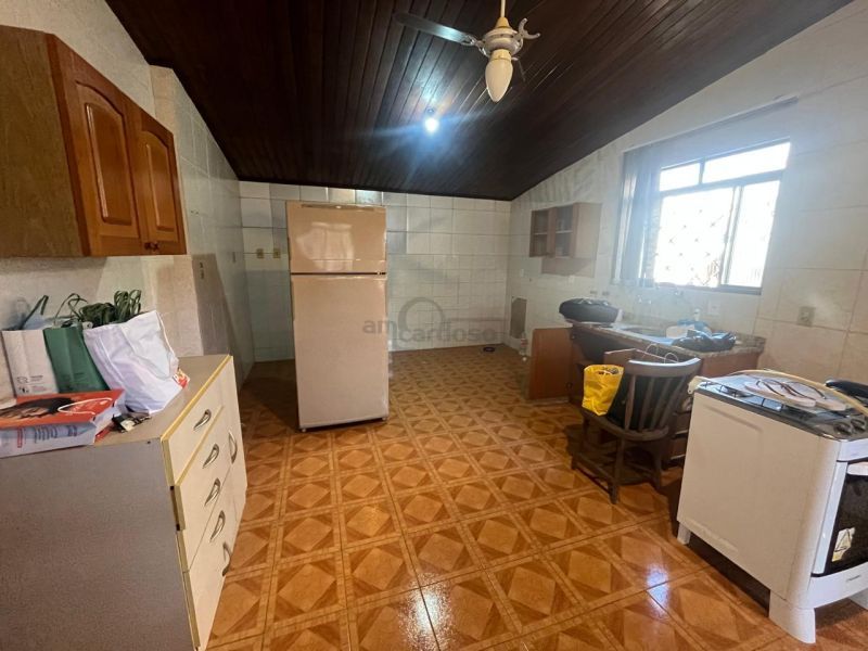 Casa com 6 quartos, 3 banheiros e 200m² para alugar no bairro Morada do Vale I, Gravatai