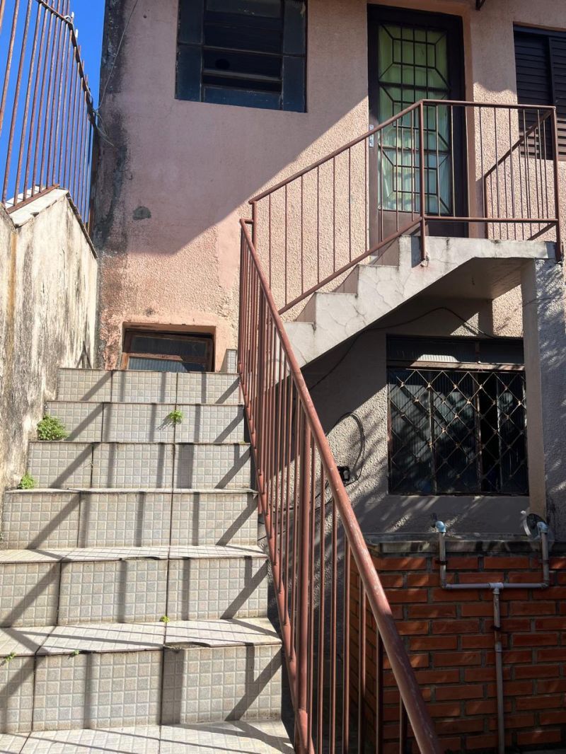 Casa com 6 quartos, 3 banheiros e 200m² para alugar no bairro Morada do Vale I, Gravatai