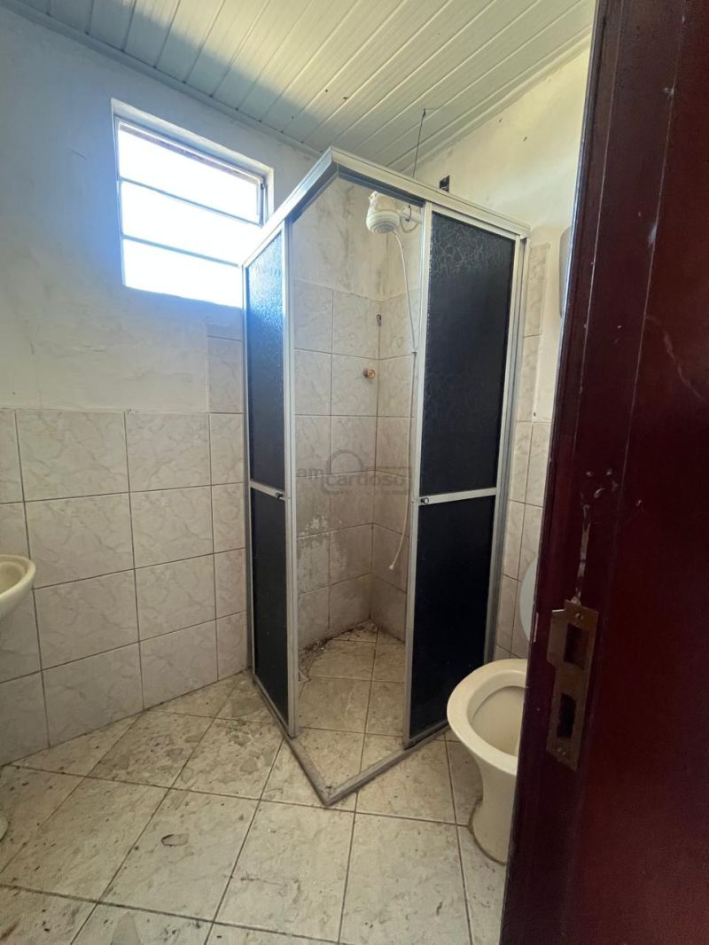 Casa com 6 quartos, 3 banheiros e 200m² para alugar no bairro Morada do Vale I, Gravatai