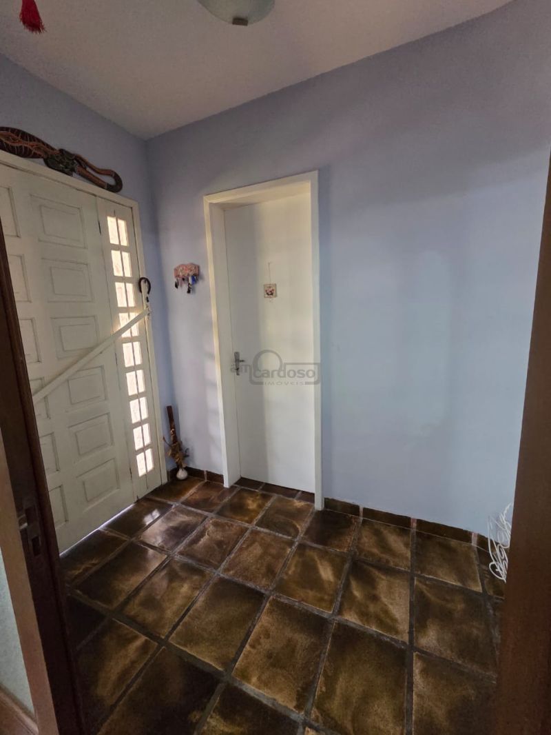 Casa com 3 quartos, 4 banheiros e 177m² para alugar no bairro Sao Sebastiao, Porto Alegre