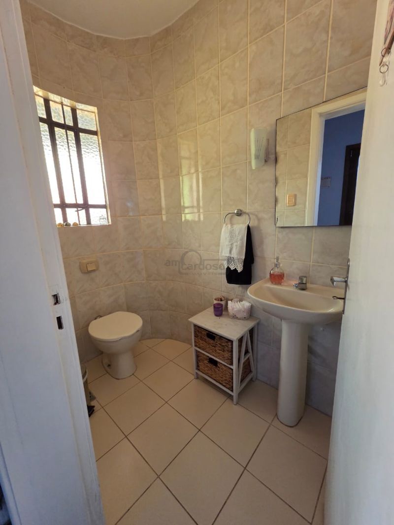 Casa com 3 quartos, 4 banheiros e 177m² para alugar no bairro Sao Sebastiao, Porto Alegre