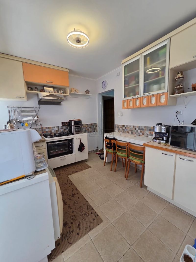 Casa com 3 quartos, 4 banheiros e 177m² para alugar no bairro Sao Sebastiao, Porto Alegre