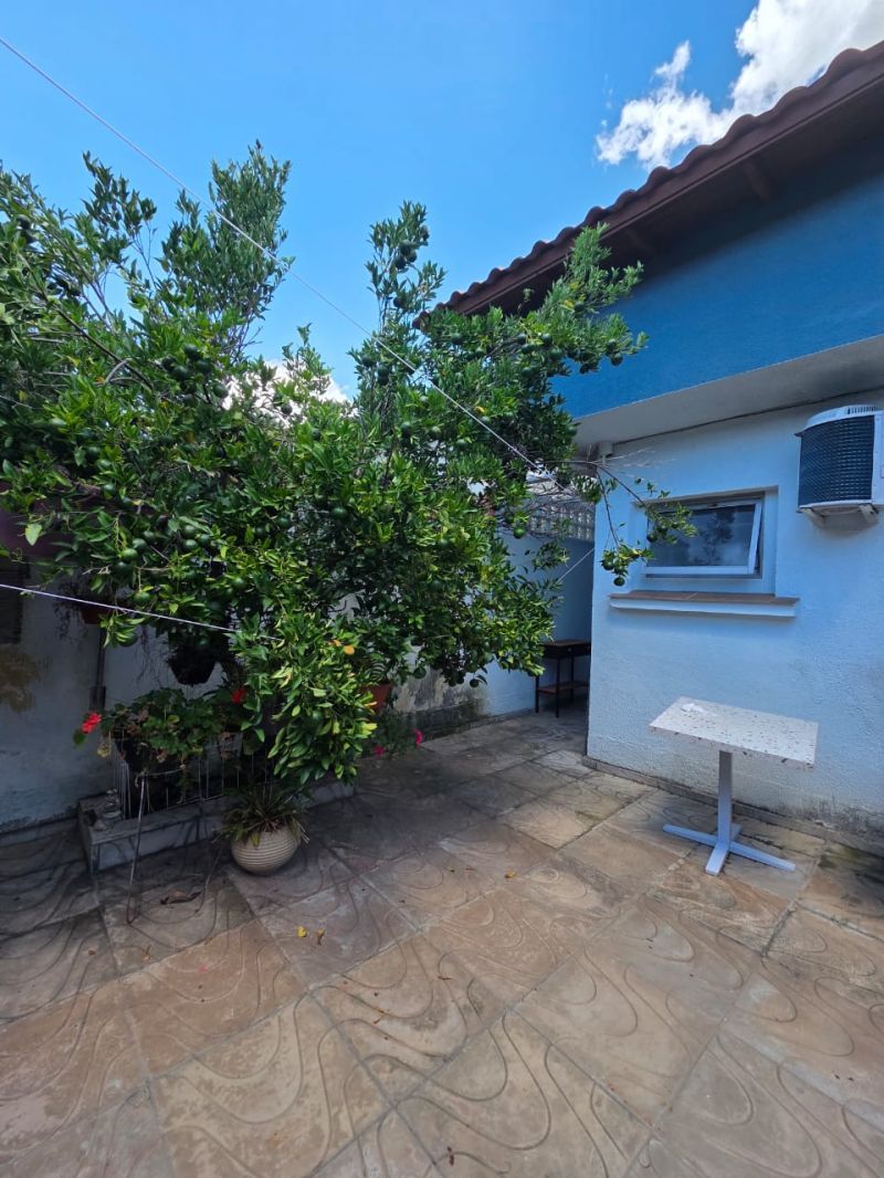 Casa com 3 quartos, 4 banheiros e 177m² para alugar no bairro Sao Sebastiao, Porto Alegre