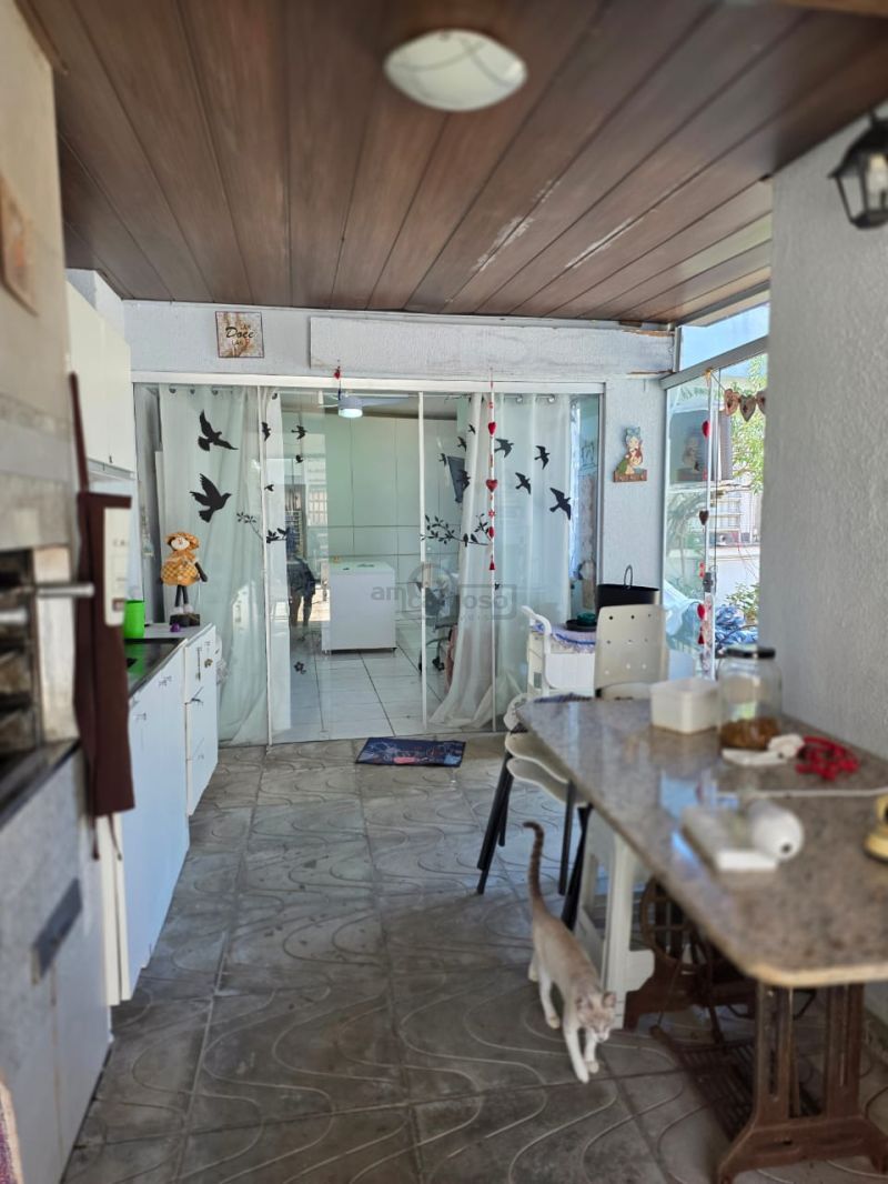 Casa com 3 quartos, 4 banheiros e 177m² para alugar no bairro Sao Sebastiao, Porto Alegre