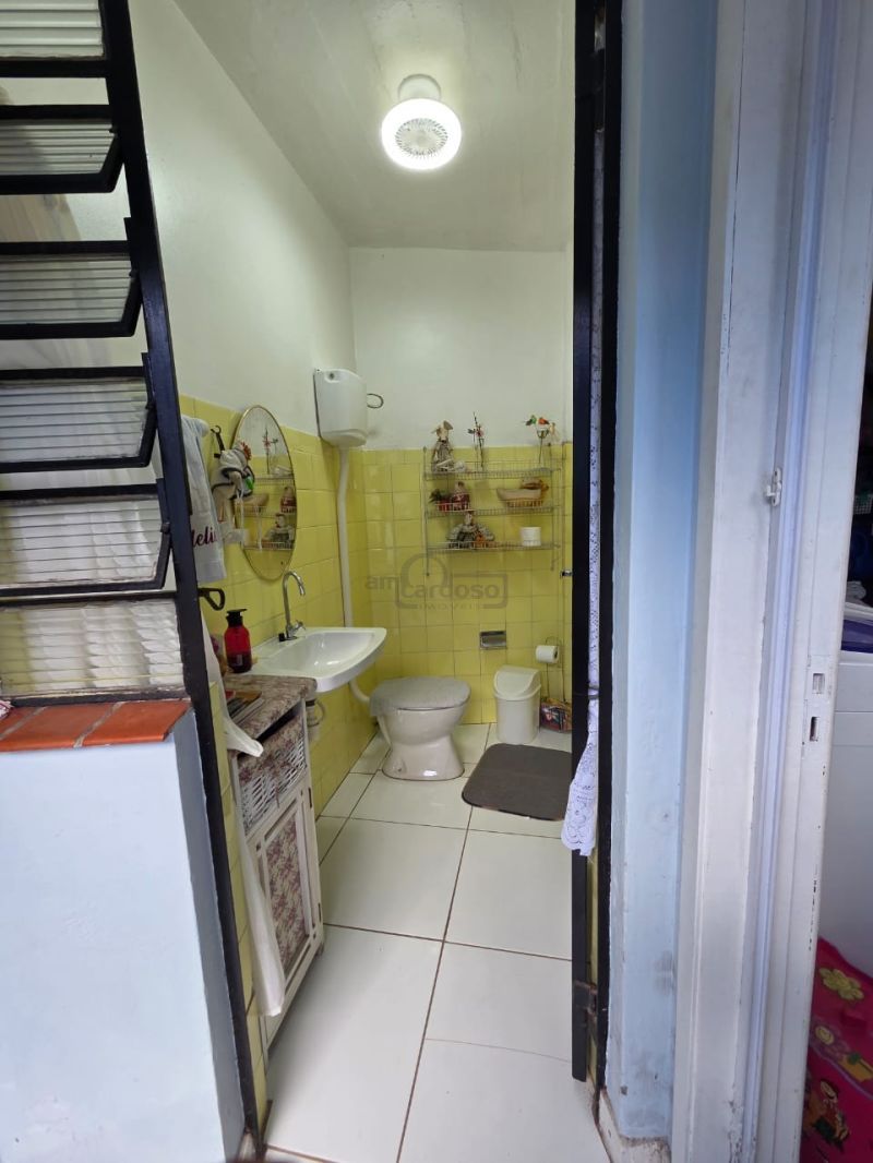 Casa com 3 quartos, 4 banheiros e 177m² para alugar no bairro Sao Sebastiao, Porto Alegre