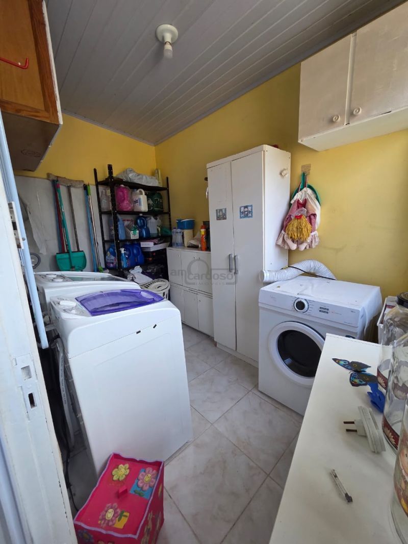 Casa com 3 quartos, 4 banheiros e 177m² para alugar no bairro Sao Sebastiao, Porto Alegre