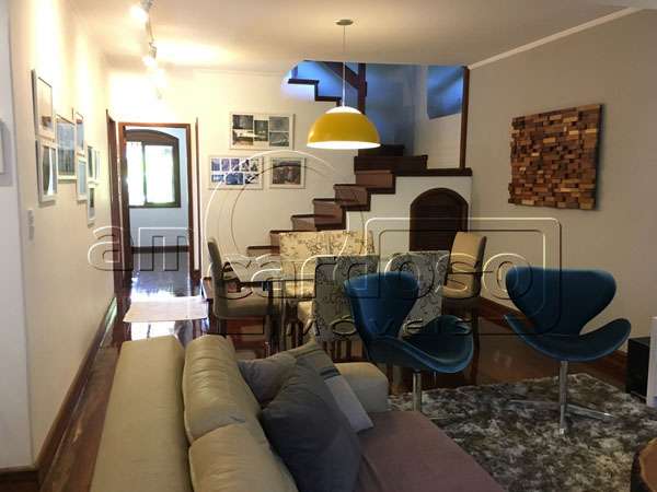 Sobrado com 3 quartos, 3 banheiros e 271m² à venda no bairro Cristo Redentor, Porto Alegre