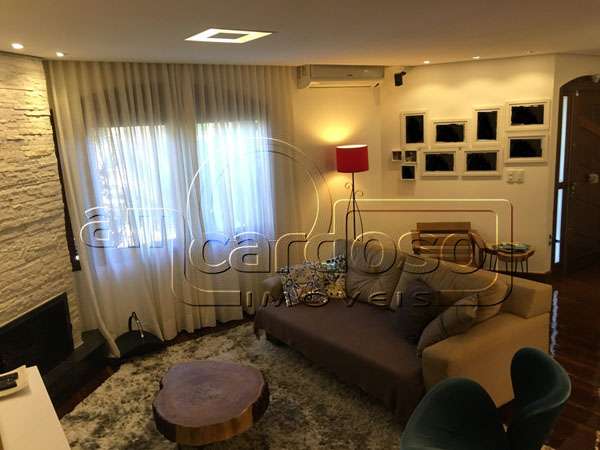 Sobrado com 3 quartos, 3 banheiros e 271m² à venda no bairro Cristo Redentor, Porto Alegre