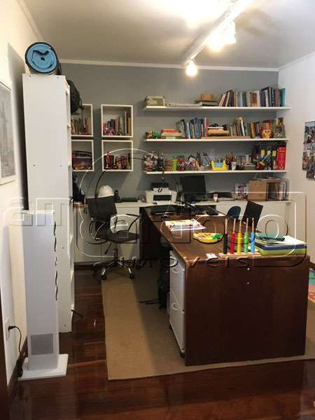 Sobrado com 3 quartos, 3 banheiros e 271m² à venda no bairro Cristo Redentor, Porto Alegre