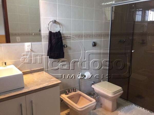 Sobrado com 3 quartos, 3 banheiros e 271m² à venda no bairro Cristo Redentor, Porto Alegre