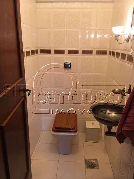 Sobrado com 3 quartos, 3 banheiros e 271m² à venda no bairro Cristo Redentor, Porto Alegre