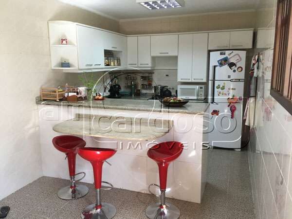 Sobrado com 3 quartos, 3 banheiros e 271m² à venda no bairro Cristo Redentor, Porto Alegre