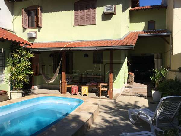 Sobrado com 3 quartos, 3 banheiros e 271m² à venda no bairro Cristo Redentor, Porto Alegre