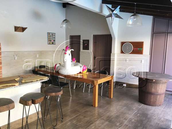 Sobrado com 3 quartos, 3 banheiros e 271m² à venda no bairro Cristo Redentor, Porto Alegre