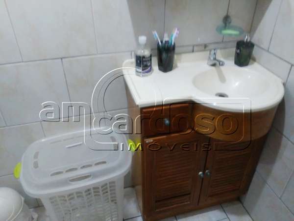 Casa com 3 quartos, 2 banheiros e 265m² à venda no bairro Jardim Sao Pedro, Porto Alegre
