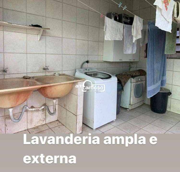 Casa com 4 quartos, 2 banheiros e 367m² à venda no bairro Sao Sebastiao, Porto Alegre