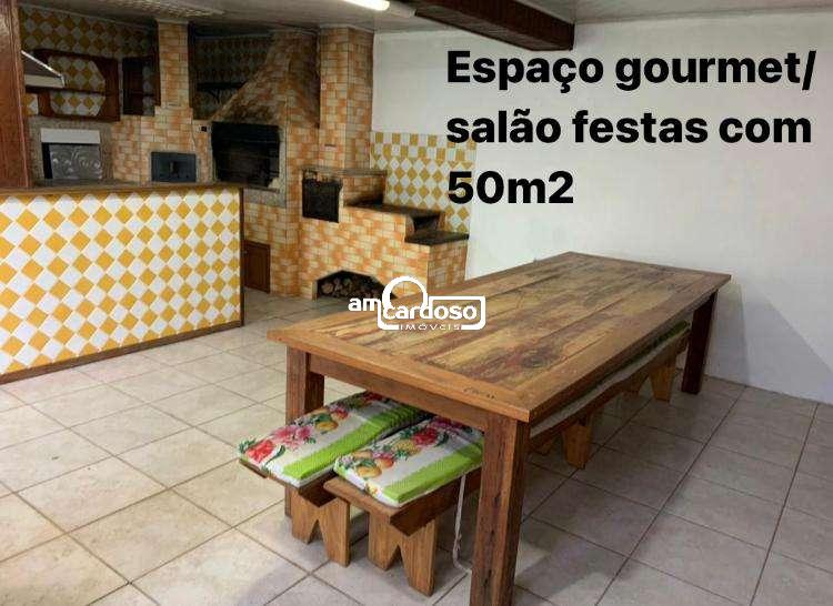 Casa com 4 quartos, 2 banheiros e 367m² à venda no bairro Sao Sebastiao, Porto Alegre