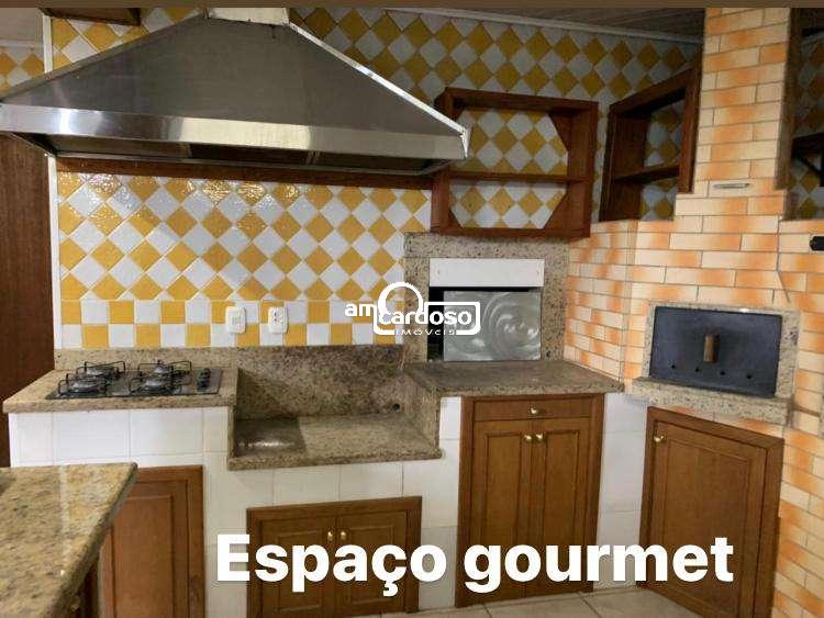 Casa com 4 quartos, 2 banheiros e 367m² à venda no bairro Sao Sebastiao, Porto Alegre