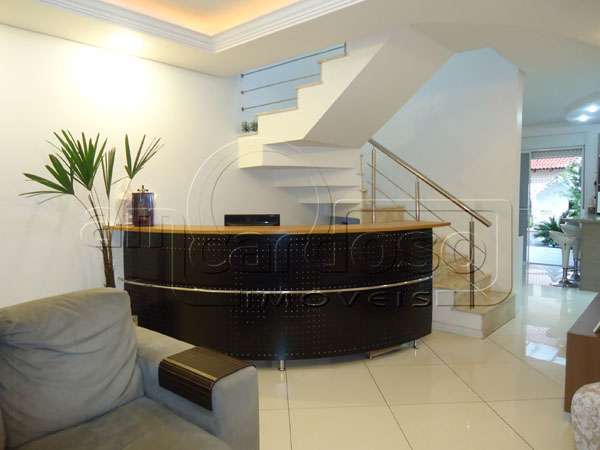 Sobrado com 3 quartos, 2 banheiros e 208m² à venda no bairro Sao Sebastiao, Porto Alegre