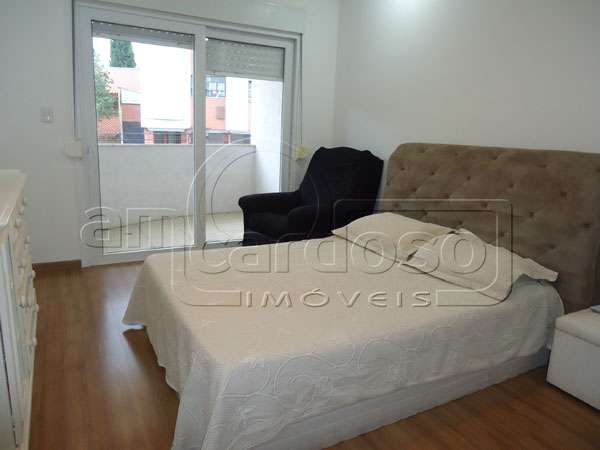 Sobrado com 3 quartos, 2 banheiros e 208m² à venda no bairro Sao Sebastiao, Porto Alegre