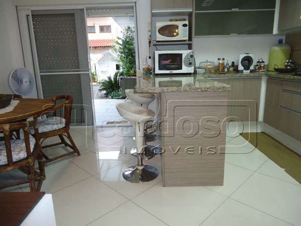 Sobrado com 3 quartos, 2 banheiros e 208m² à venda no bairro Sao Sebastiao, Porto Alegre