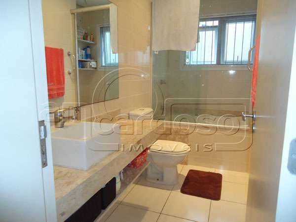 Sobrado com 3 quartos, 2 banheiros e 208m² à venda no bairro Sao Sebastiao, Porto Alegre