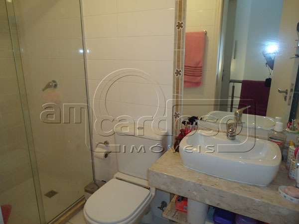 Sobrado com 3 quartos, 2 banheiros e 208m² à venda no bairro Sao Sebastiao, Porto Alegre