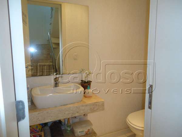 Sobrado com 3 quartos, 2 banheiros e 208m² à venda no bairro Sao Sebastiao, Porto Alegre