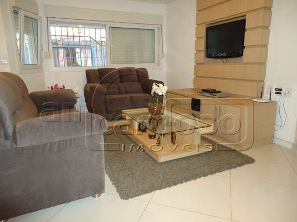 Sobrado com 3 quartos, 3 banheiros e 196m² à venda no bairro Sao Sebastiao, Porto Alegre