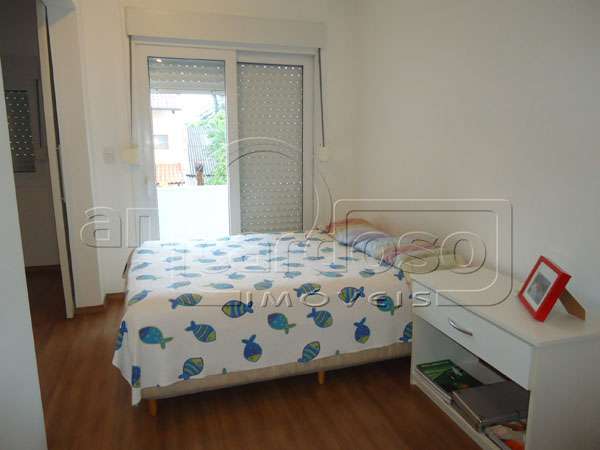 Sobrado com 3 quartos, 3 banheiros e 196m² à venda no bairro Sao Sebastiao, Porto Alegre