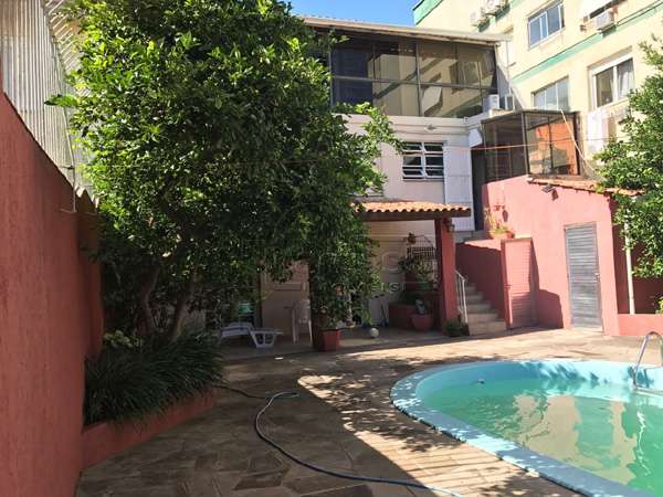Casa com 3 quartos, 3 banheiros e 248m² à venda no bairro Sao Sebastiao, Porto Alegre