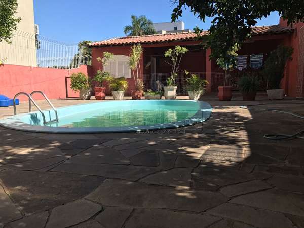 Casa com 3 quartos, 3 banheiros e 248m² à venda no bairro Sao Sebastiao, Porto Alegre