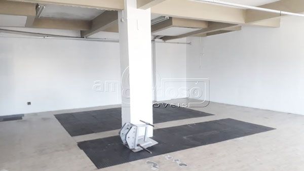 Sala com 1 quarto, 1 banheiro e 140m² à venda no bairro Vila Ipiranga, Porto Alegre