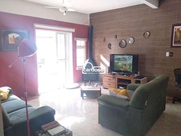 Sobrado com 2 quartos, 2 banheiros e 150m² à venda no bairro Jardim Lindoia, Porto Alegre
