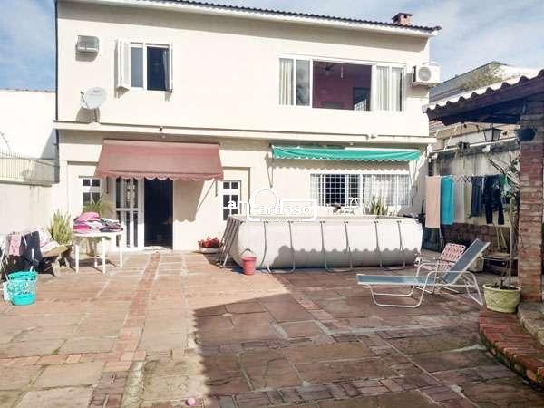 Sobrado com 2 quartos, 2 banheiros e 150m² à venda no bairro Jardim Lindoia, Porto Alegre