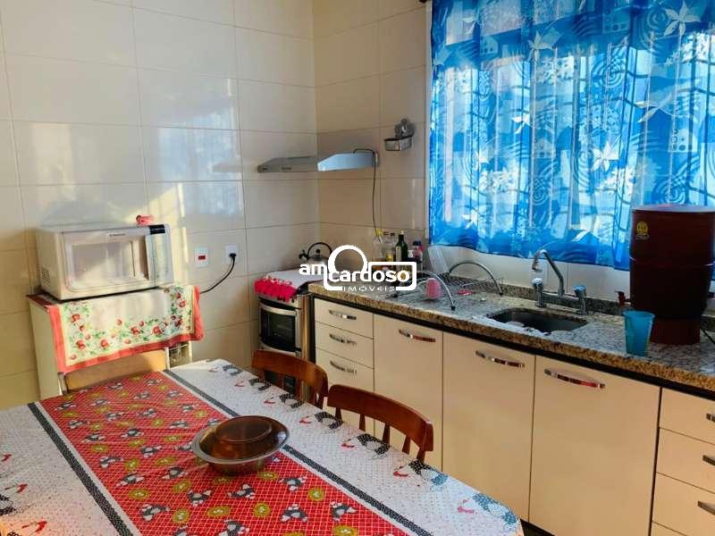 Casa com 3 quartos, 2 banheiros e 166m² à venda no bairro Sarandi, Porto Alegre