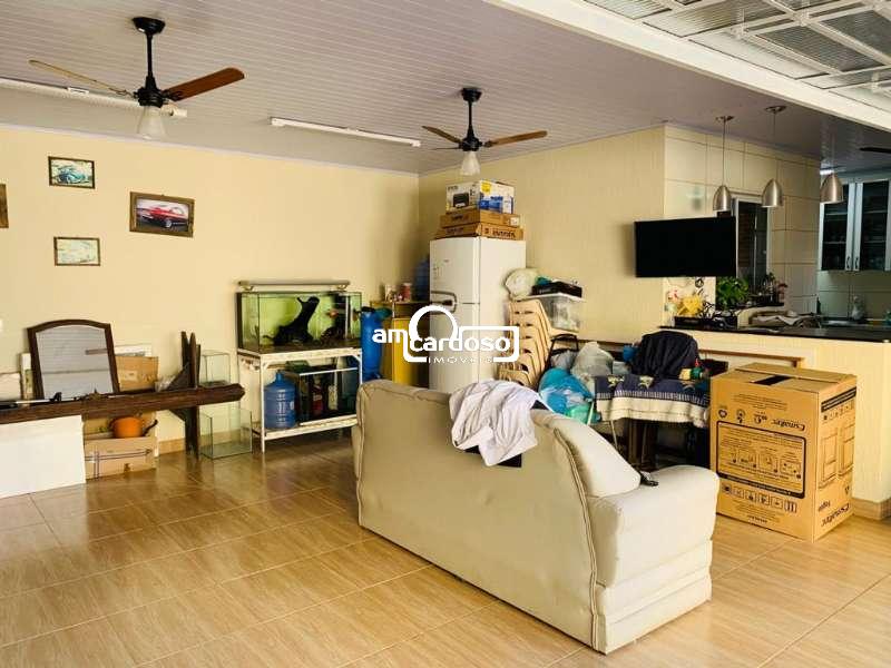 Casa com 3 quartos, 2 banheiros e 166m² à venda no bairro Sarandi, Porto Alegre