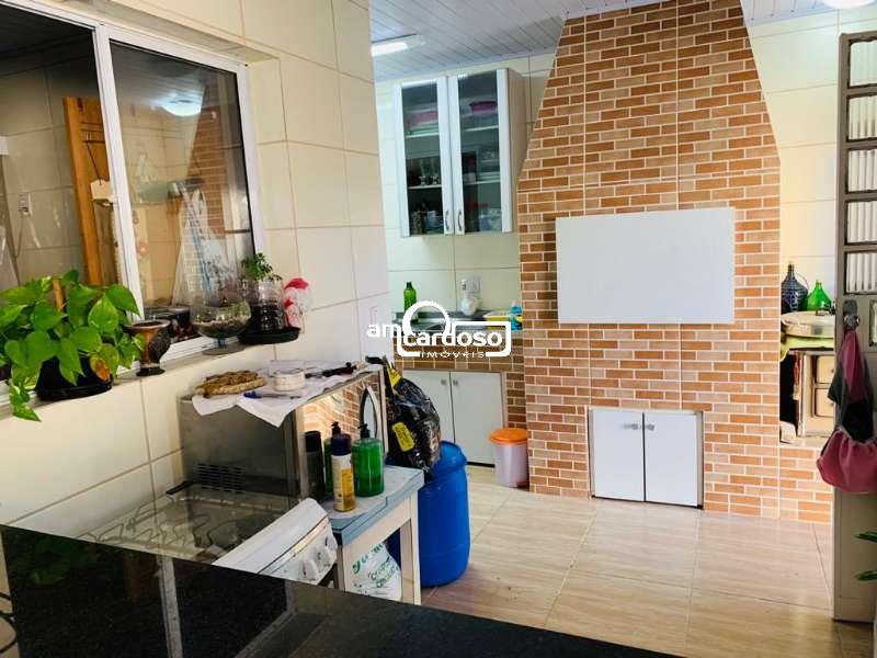 Casa com 3 quartos, 2 banheiros e 166m² à venda no bairro Sarandi, Porto Alegre