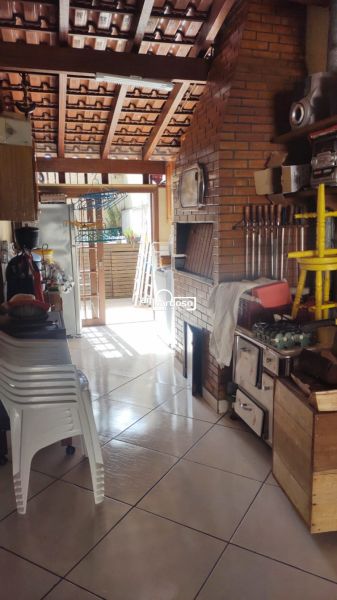 Casa com 4 quartos, 4 banheiros e 254m² à venda no bairro Sarandi, Porto Alegre