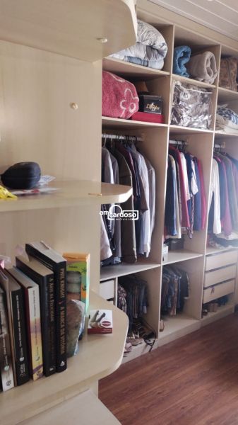 Casa com 4 quartos, 4 banheiros e 254m² à venda no bairro Sarandi, Porto Alegre