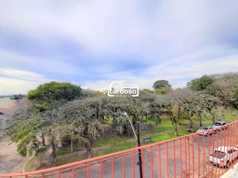 Sobrado com 4 quartos, 5 banheiros e 295m² à venda no bairro Sao Sebastiao, Porto Alegre
