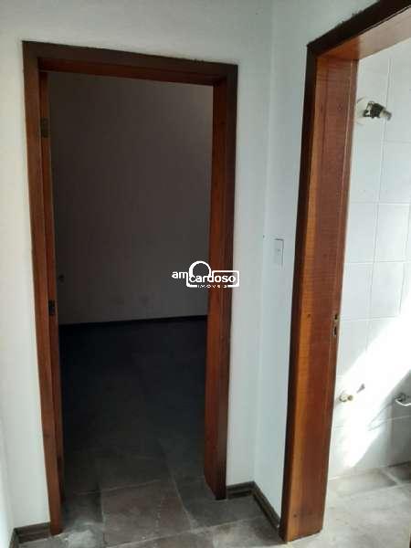 Sobrado com 4 quartos, 5 banheiros e 295m² à venda no bairro Sao Sebastiao, Porto Alegre
