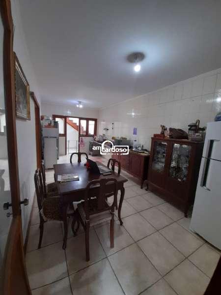 Sobrado com 4 quartos, 5 banheiros e 295m² à venda no bairro Sao Sebastiao, Porto Alegre