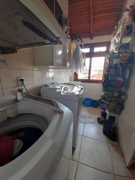 Sobrado com 4 quartos, 5 banheiros e 295m² à venda no bairro Sao Sebastiao, Porto Alegre