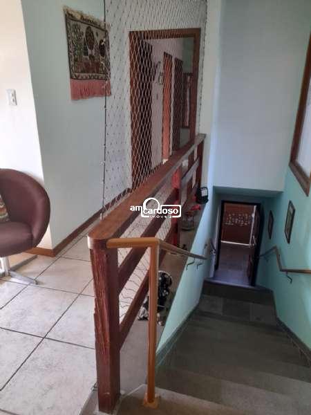 Sobrado com 4 quartos, 5 banheiros e 295m² à venda no bairro Sao Sebastiao, Porto Alegre