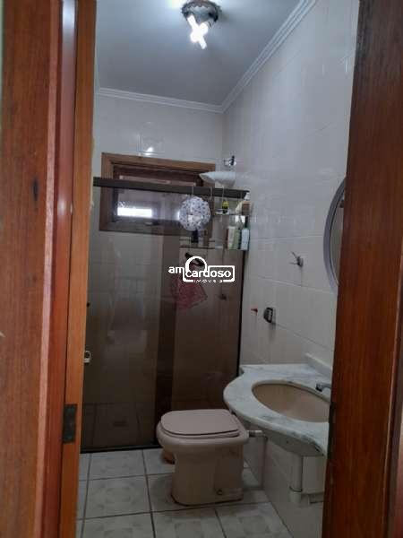 Sobrado com 4 quartos, 5 banheiros e 295m² à venda no bairro Sao Sebastiao, Porto Alegre