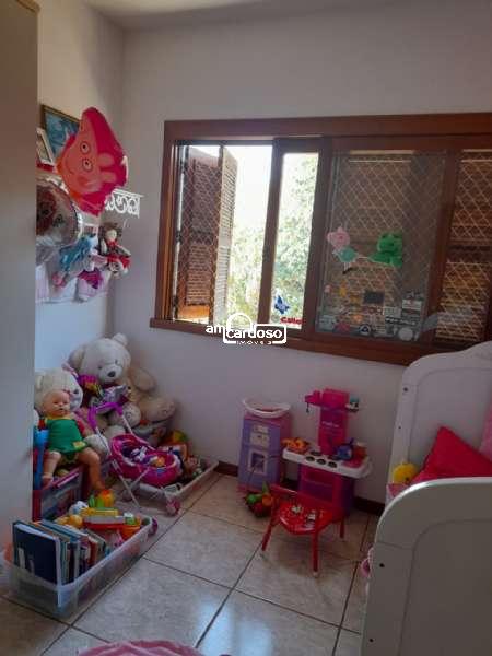 Sobrado com 4 quartos, 5 banheiros e 295m² à venda no bairro Sao Sebastiao, Porto Alegre