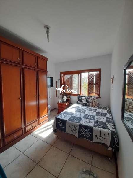 Sobrado com 4 quartos, 5 banheiros e 295m² à venda no bairro Sao Sebastiao, Porto Alegre