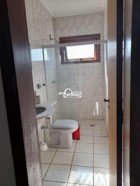 Sobrado com 4 quartos, 5 banheiros e 295m² à venda no bairro Sao Sebastiao, Porto Alegre